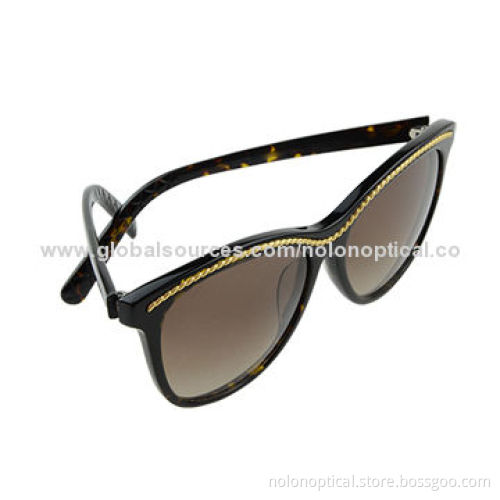 Fashion Sunglasses with gold chain accessory decoration in frame